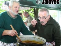 V Ratiboři vařil guláš i policejní komisař Šimeček