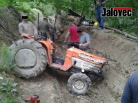 Halenkovjana zavalil vlastní traktor