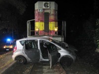 Řidička nerespektovala výstražné znamení – Skončila pod vlakem