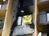 Vsetínský byt v plamenech. Policejní mluvčí Malcharczik: Vyloučeny nejsou úmysl a varna drog