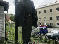 Fučíkova socha pobouřila Vsetín. Předseda komunistů Ramach: Uctili jsme hrdinu. Vsetíňané: Střelíme mu koulí do rozkroku