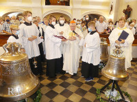 Kardinál Duka na Vsetíně posvětil zvony