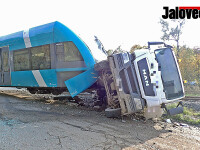 Vlak smetl náklaďák. 5 zraněných a milionové škody