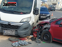 V centru Rožnova havarovala 3 auta. Po děsivé nehodě jeden zraněný